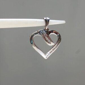 10k white gold genuine baguette diamonds heart pendant